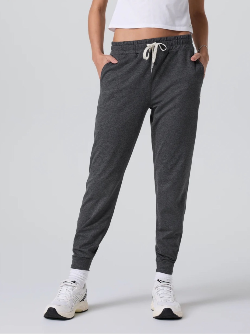 Vuori Women’s Performance Joggers Charcoal Heather Grey Medium